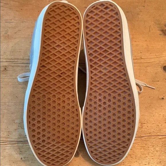 Like New Vans Sk8-Hi Iconic High-Top Canvas Gray and White Sneakers M13 - Picture 12 of 12